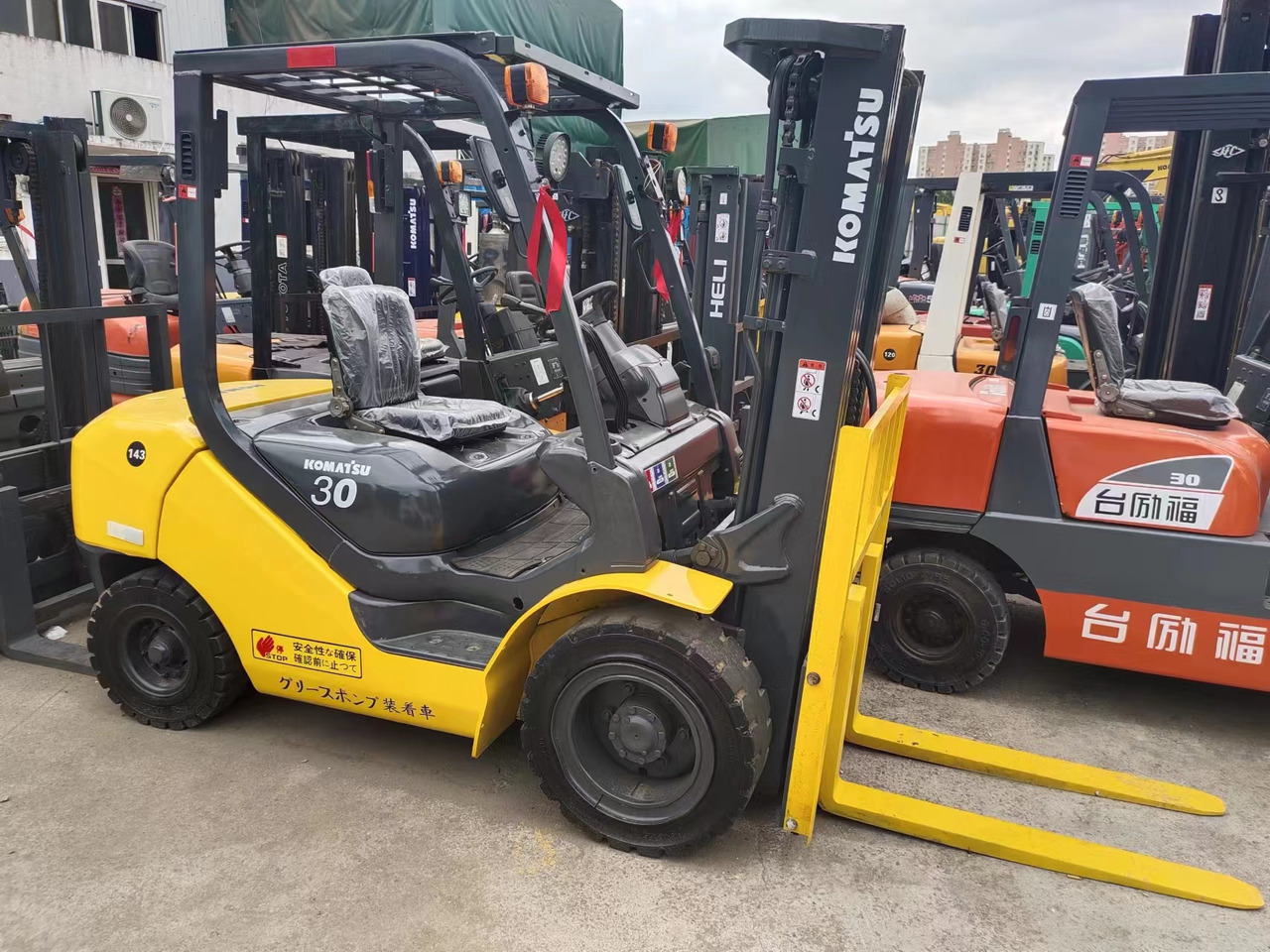 KOMATSU FD30 FD50 FD70 Japanese diesel forklift - Xe nâng diesel: hình 1 KOMATSU FD30 FD50 FD70 Japanese diesel forklift - Xe nâng diesel: hình 1