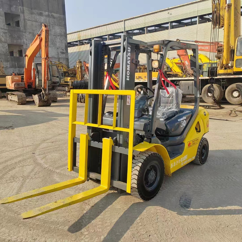 KOMATSU FD30 - Xe nâng diesel: hình 3 KOMATSU FD30 - Xe nâng diesel: hình 3