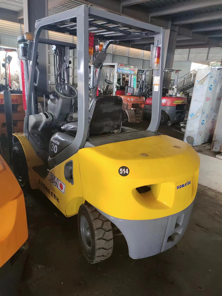 KOMATSU FD30 - Xe nâng diesel: hình 2 KOMATSU FD30 - Xe nâng diesel: hình 2