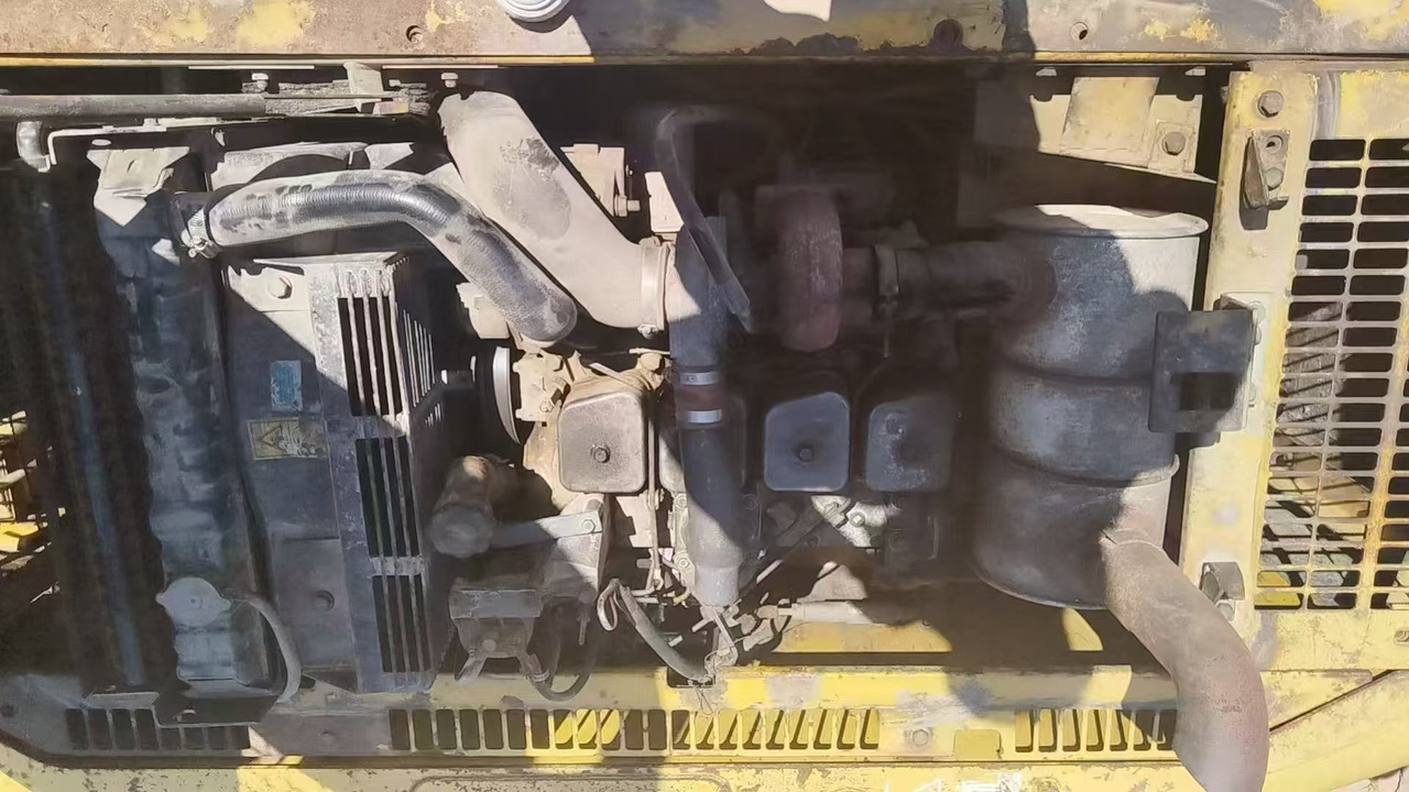 KOMATSU PC120-6 - Máy xúc bánh xích: hình 4 KOMATSU PC120-6 - Máy xúc bánh xích: hình 4