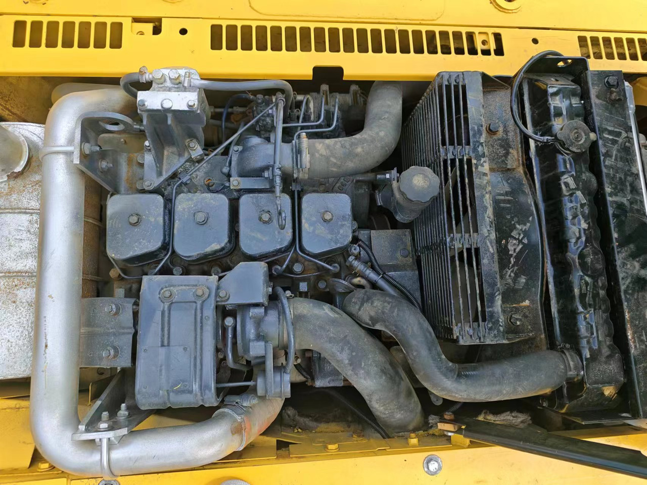 KOMATSU PC120-6 - Máy xúc bánh xích: hình 5 KOMATSU PC120-6 - Máy xúc bánh xích: hình 5