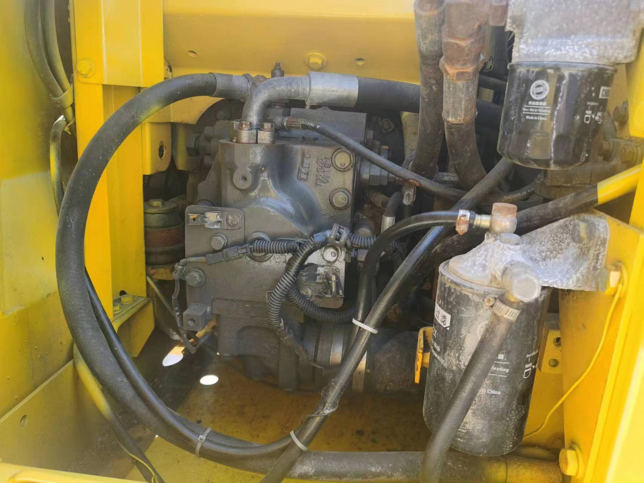 KOMATSU PC130-7 - Máy xúc bánh xích: hình 5 KOMATSU PC130-7 - Máy xúc bánh xích: hình 5