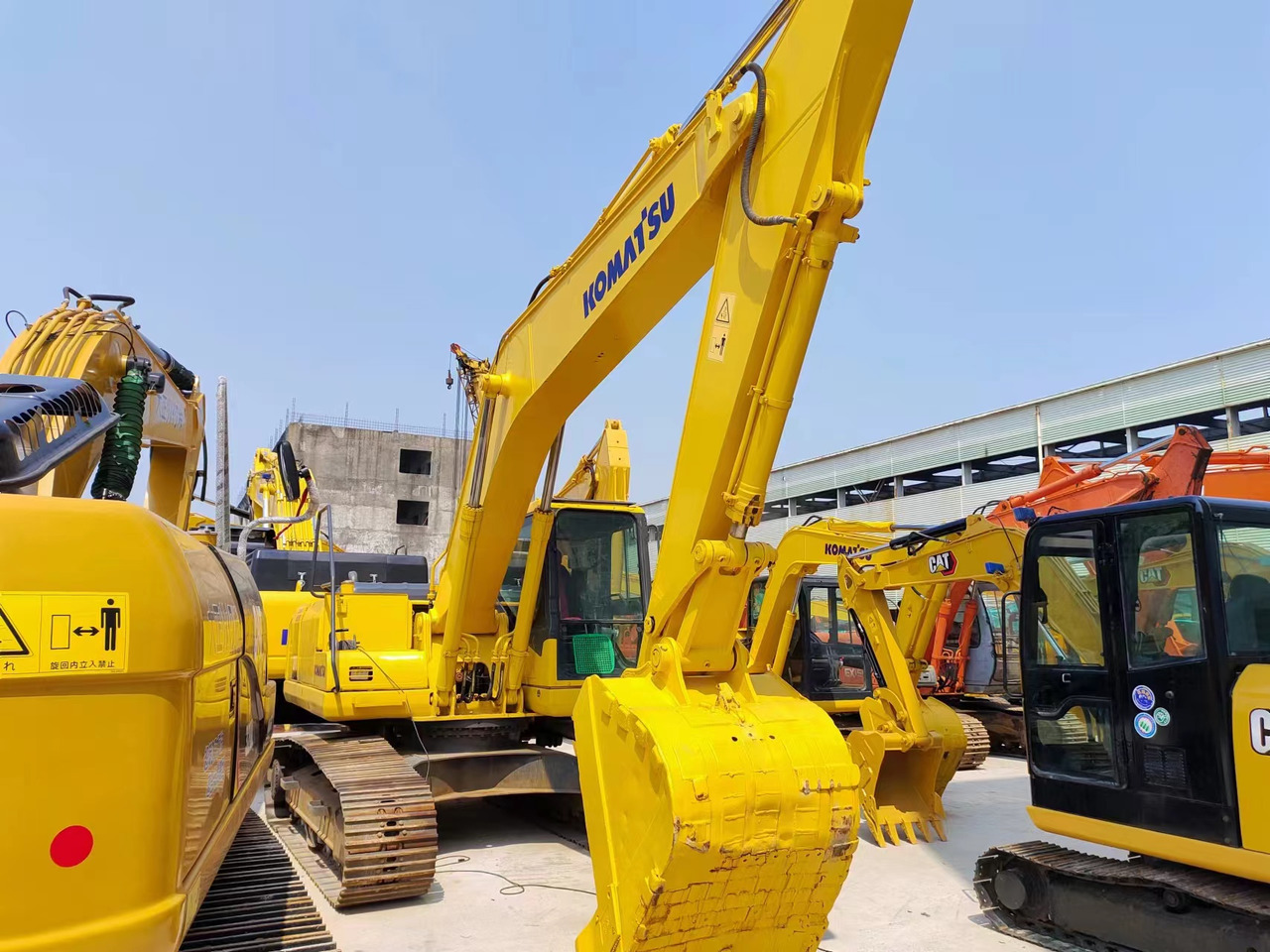 KOMATSU PC200-7 PC200 - Máy xúc bánh xích: hình 4 KOMATSU PC200-7 PC200 - Máy xúc bánh xích: hình 4