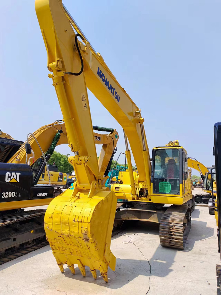 KOMATSU PC200-7 - Máy xúc bánh xích: hình 3 KOMATSU PC200-7 - Máy xúc bánh xích: hình 3