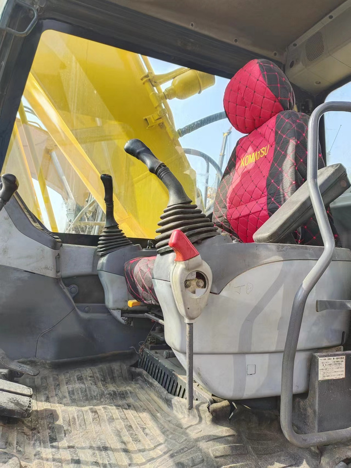 KOMATSU PC200-7 - Máy xúc bánh xích: hình 3 KOMATSU PC200-7 - Máy xúc bánh xích: hình 3