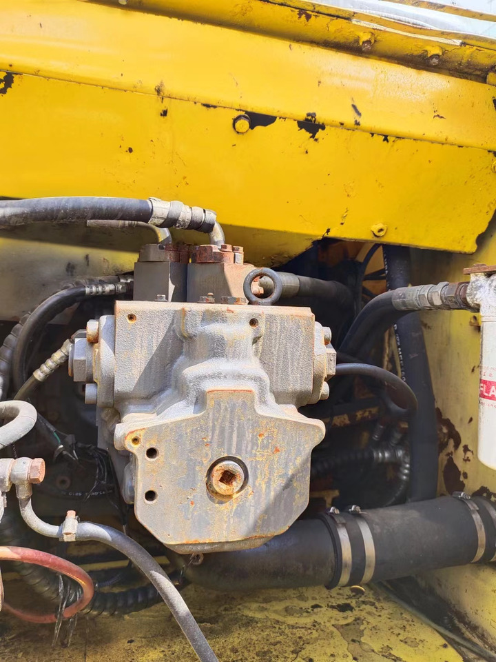 KOMATSU PC200-7 - Máy xúc bánh xích: hình 5 KOMATSU PC200-7 - Máy xúc bánh xích: hình 5