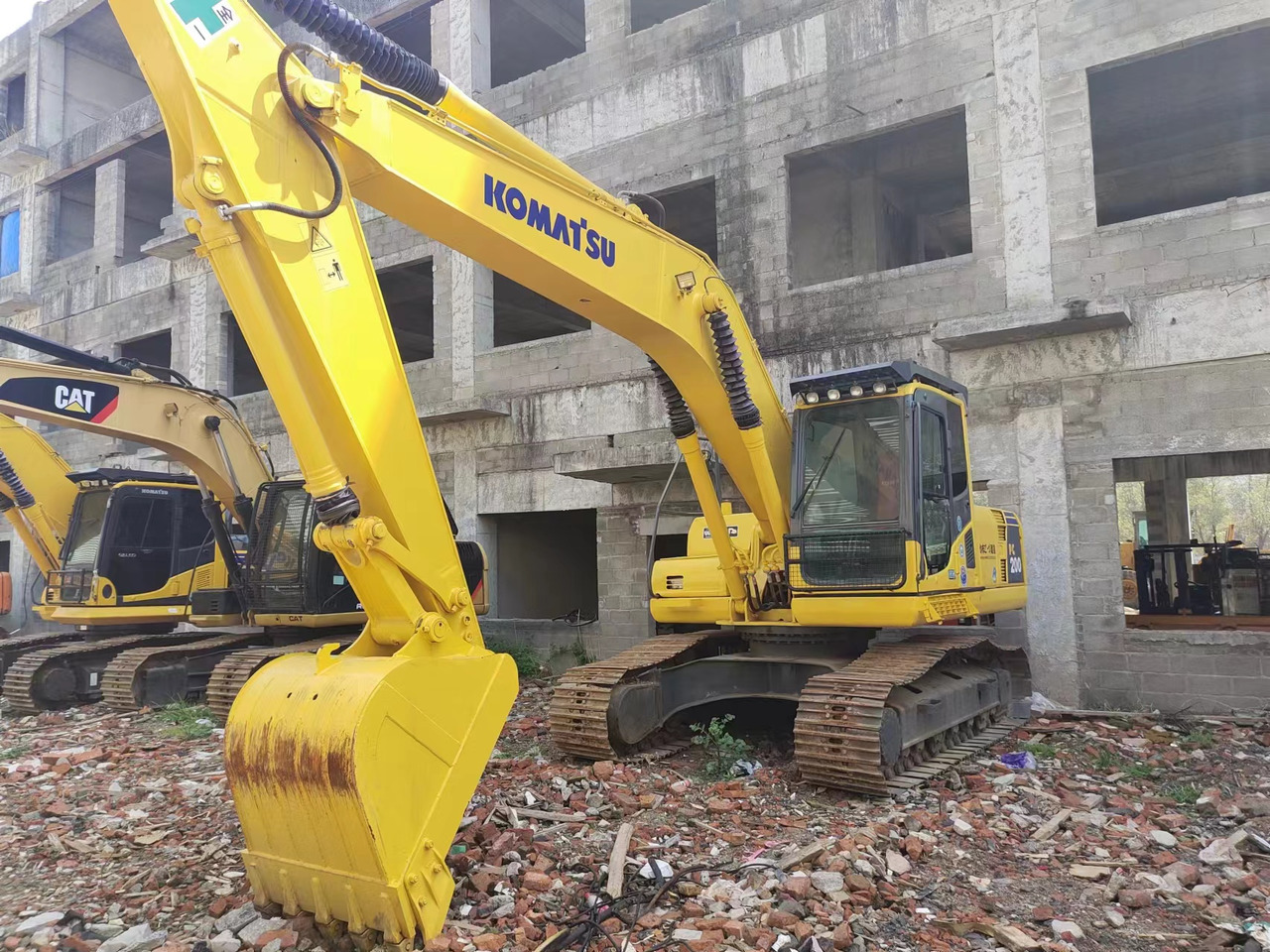 KOMATSU PC200-8 PC200-7 PC220-7 - Máy xúc bánh xích: hình 2 KOMATSU PC200-8 PC200-7 PC220-7 - Máy xúc bánh xích: hình 2