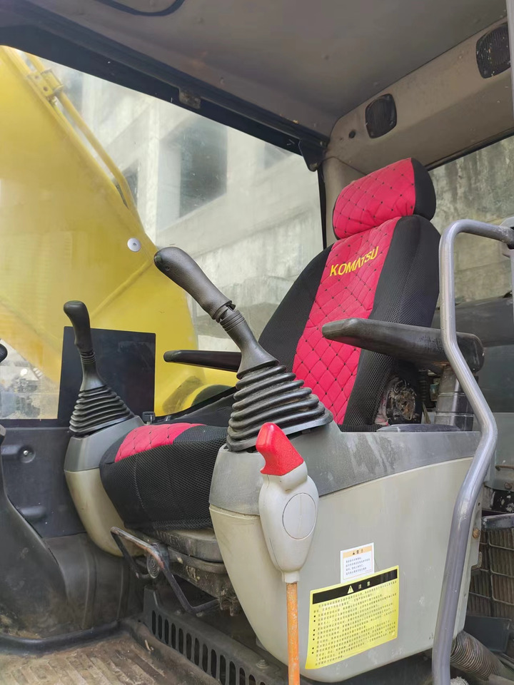 KOMATSU PC200-8 - Máy xúc bánh xích: hình 3 KOMATSU PC200-8 - Máy xúc bánh xích: hình 3