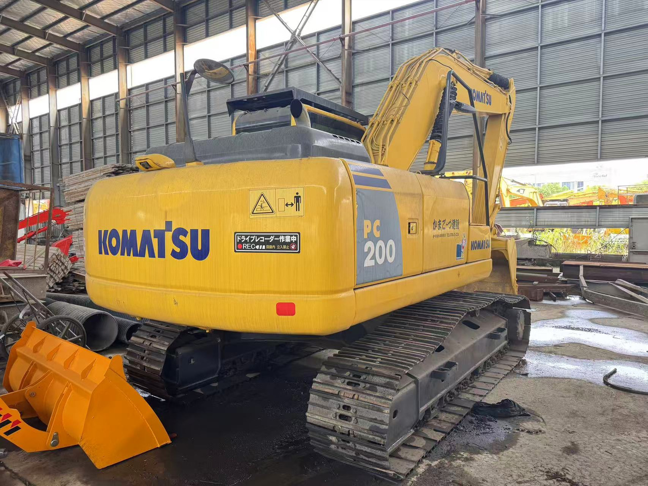 KOMATSU PC200-8 - Máy xúc bánh xích: hình 2 KOMATSU PC200-8 - Máy xúc bánh xích: hình 2
