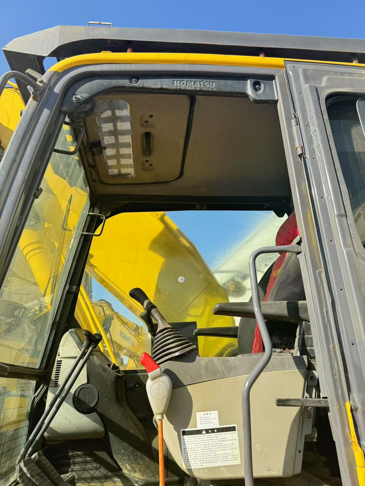 KOMATSU PC200-8 - Máy xúc bánh xích: hình 4 KOMATSU PC200-8 - Máy xúc bánh xích: hình 4