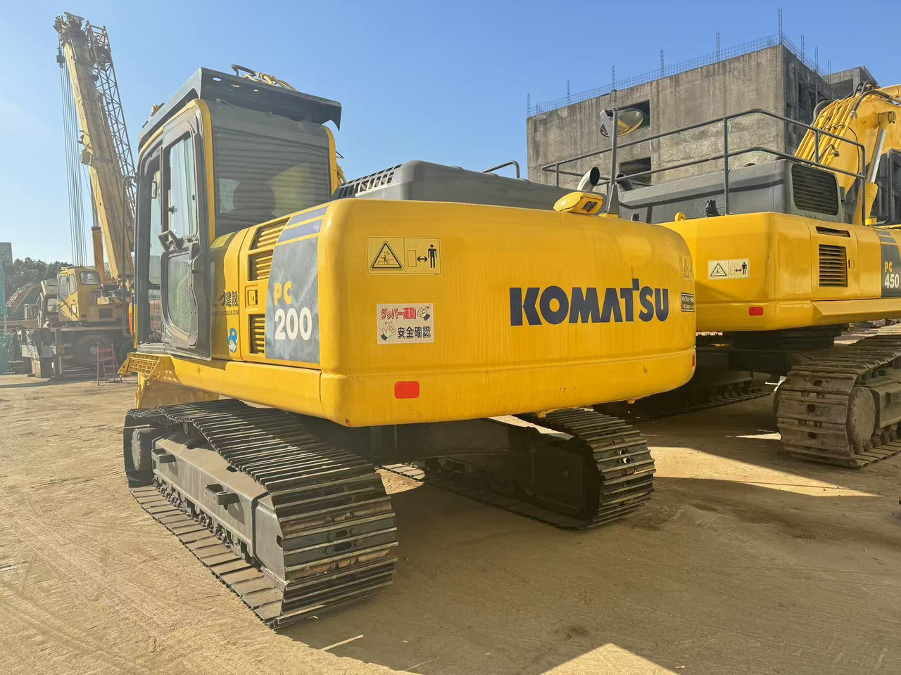 KOMATSU PC200-8 - Máy xúc bánh xích: hình 3 KOMATSU PC200-8 - Máy xúc bánh xích: hình 3