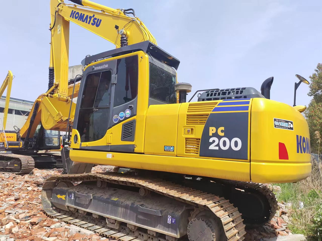 KOMATSU PC200-8 - Máy xúc bánh xích: hình 1 KOMATSU PC200-8 - Máy xúc bánh xích: hình 1