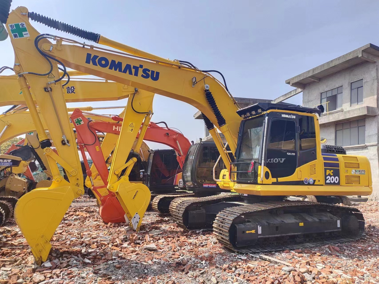 KOMATSU PC200-8N1 - Máy xúc bánh xích: hình 2 KOMATSU PC200-8N1 - Máy xúc bánh xích: hình 2