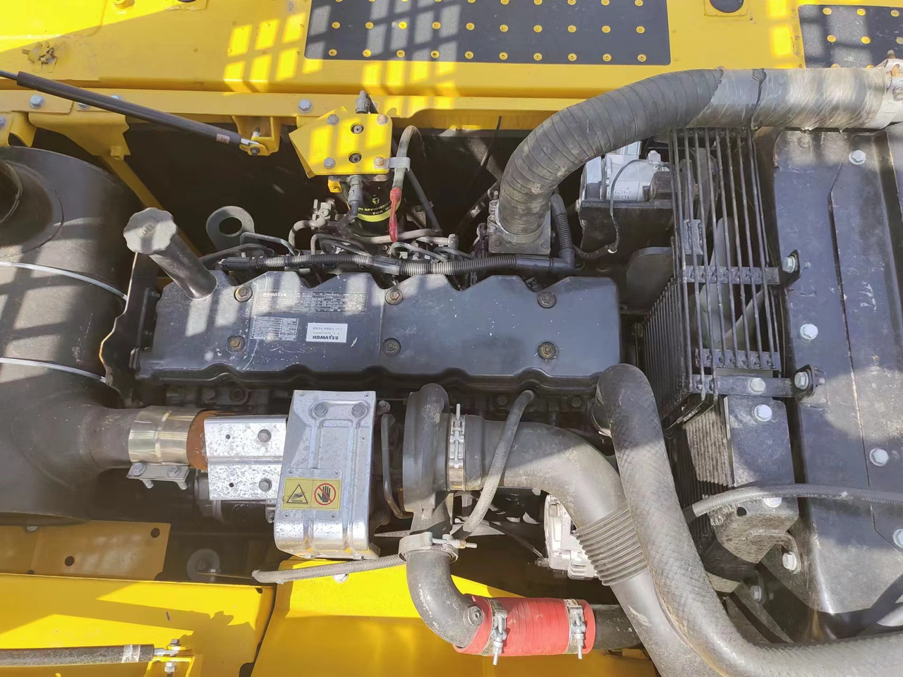 KOMATSU PC200-8N1 - Máy xúc bánh xích: hình 5 KOMATSU PC200-8N1 - Máy xúc bánh xích: hình 5