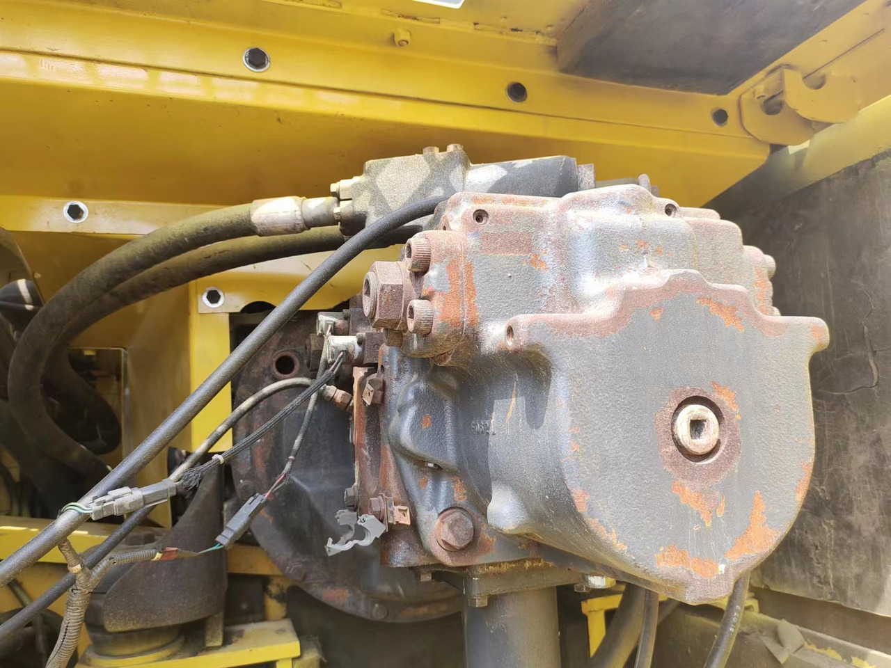 KOMATSU PC400-8R - Máy xúc bánh xích: hình 5 KOMATSU PC400-8R - Máy xúc bánh xích: hình 5