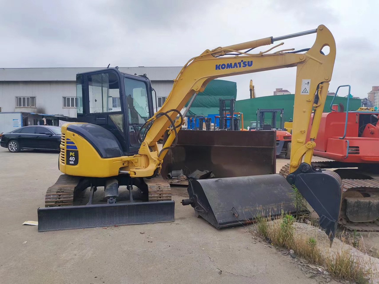 KOMATSU PC40MR - Máy xúc mini: hình 3 KOMATSU PC40MR - Máy xúc mini: hình 3