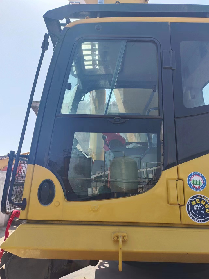 KOMATSU PC450-8 - Máy xúc bánh xích: hình 3 KOMATSU PC450-8 - Máy xúc bánh xích: hình 3