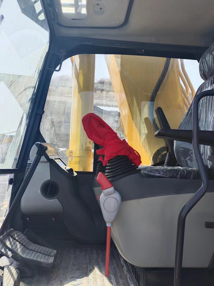 KOMATSU PC450-8 - Máy xúc bánh xích: hình 3 KOMATSU PC450-8 - Máy xúc bánh xích: hình 3