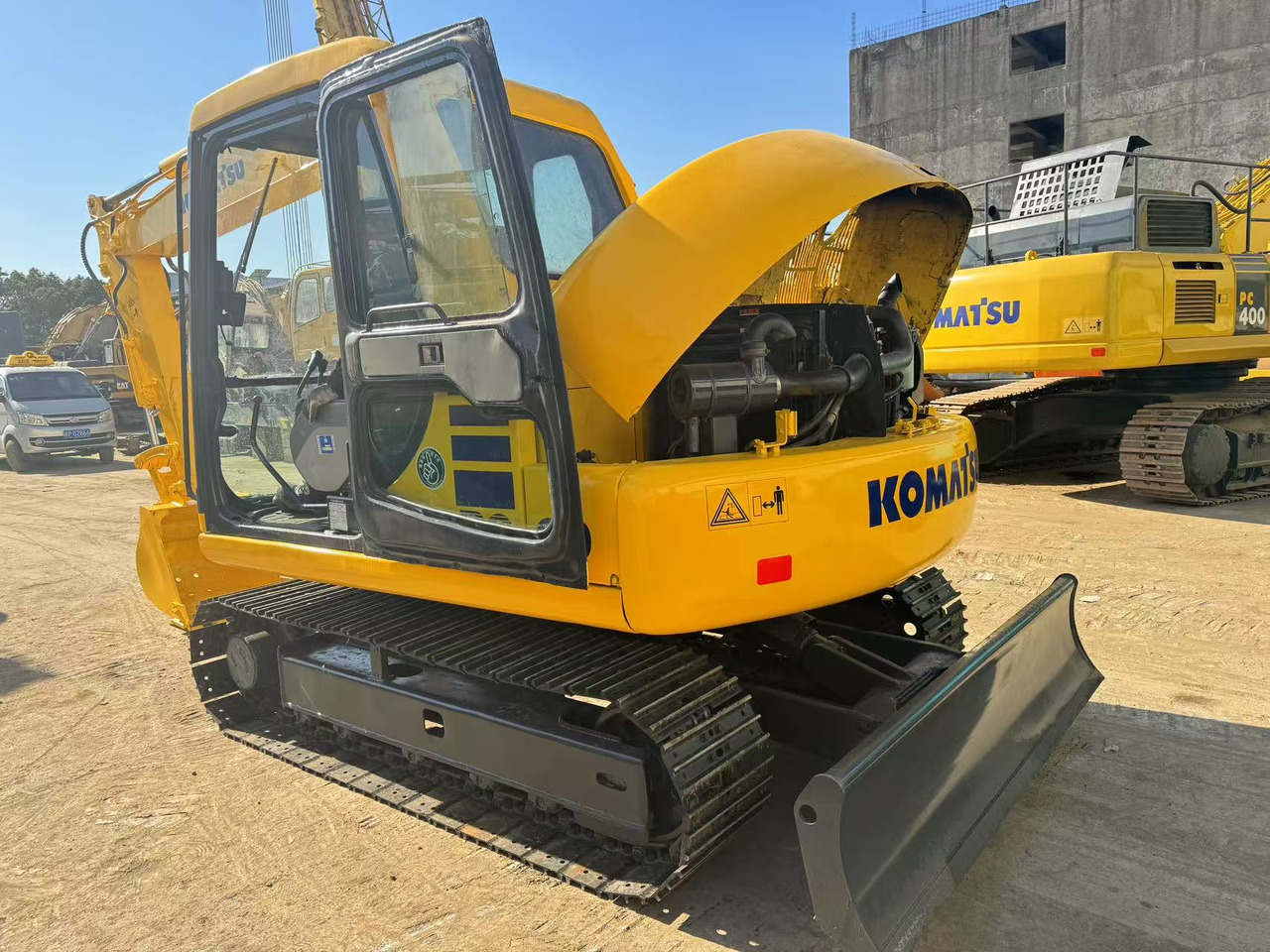 KOMATSU PC60-7 - Máy xúc bánh xích: hình 2 KOMATSU PC60-7 - Máy xúc bánh xích: hình 2