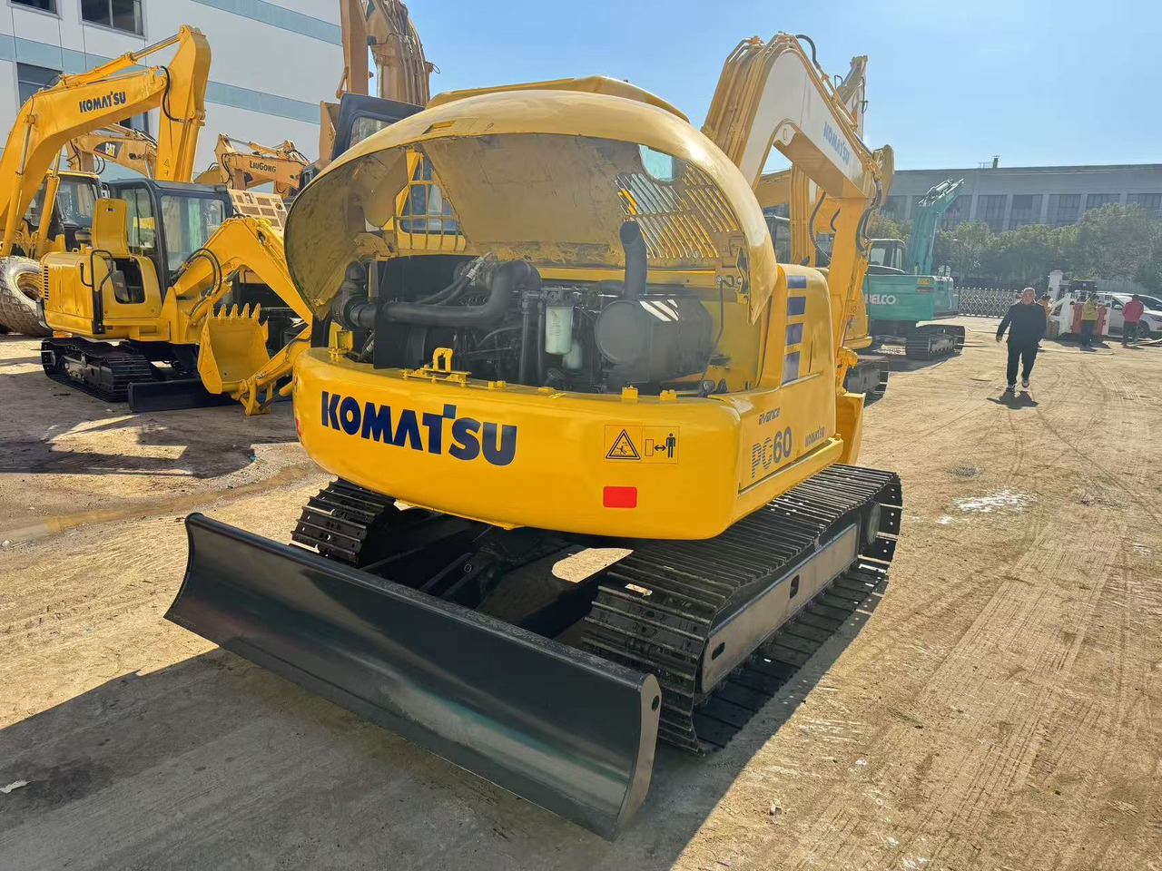 KOMATSU PC60-7 - Máy xúc bánh xích: hình 3 KOMATSU PC60-7 - Máy xúc bánh xích: hình 3