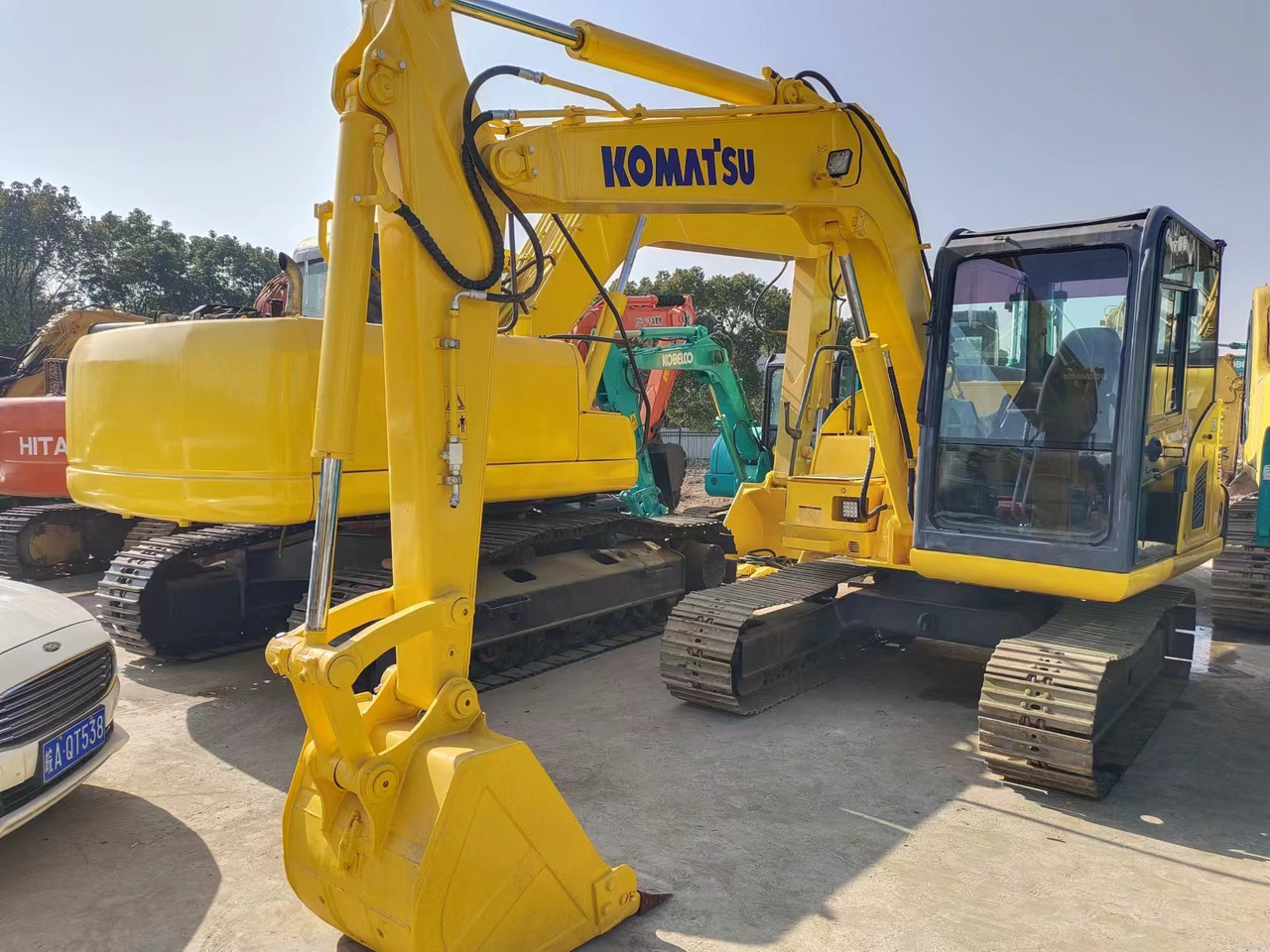 KOMATSU PC60-8 - Máy xúc mini: hình 2 KOMATSU PC60-8 - Máy xúc mini: hình 2