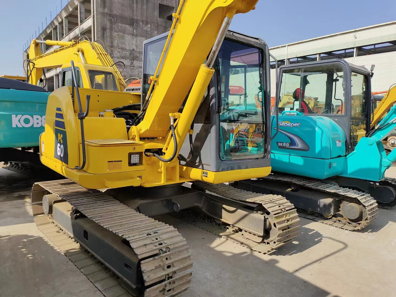 KOMATSU PC60-8 - Máy xúc mini: hình 3 KOMATSU PC60-8 - Máy xúc mini: hình 3