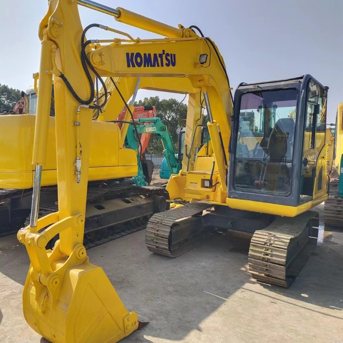 KOMATSU PC60-8 - Máy xúc mini: hình 3 KOMATSU PC60-8 - Máy xúc mini: hình 3