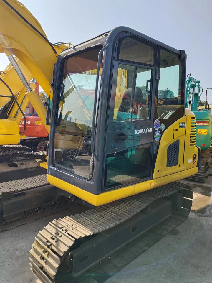 Cho thuê KOMATSU PC60-8 KOMATSU PC60-8: hình 7