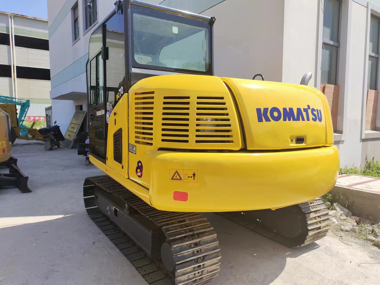 KOMATSU PC70-8 - Máy xúc mini: hình 1 KOMATSU PC70-8 - Máy xúc mini: hình 1