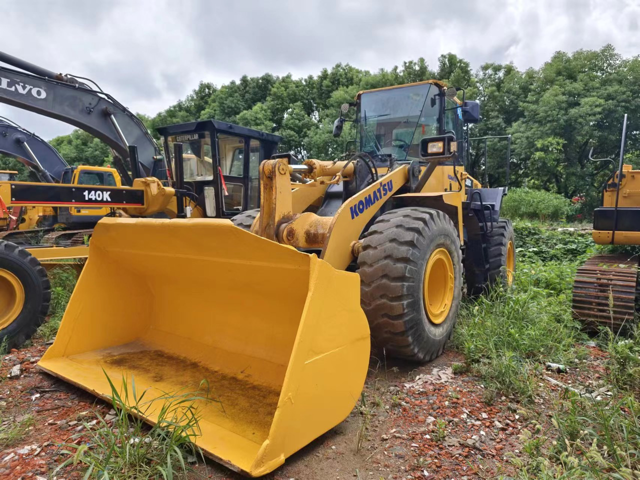 KOMATSU WA380-6 - Máy xúc lật bánh lốp: hình 1 KOMATSU WA380-6 - Máy xúc lật bánh lốp: hình 1