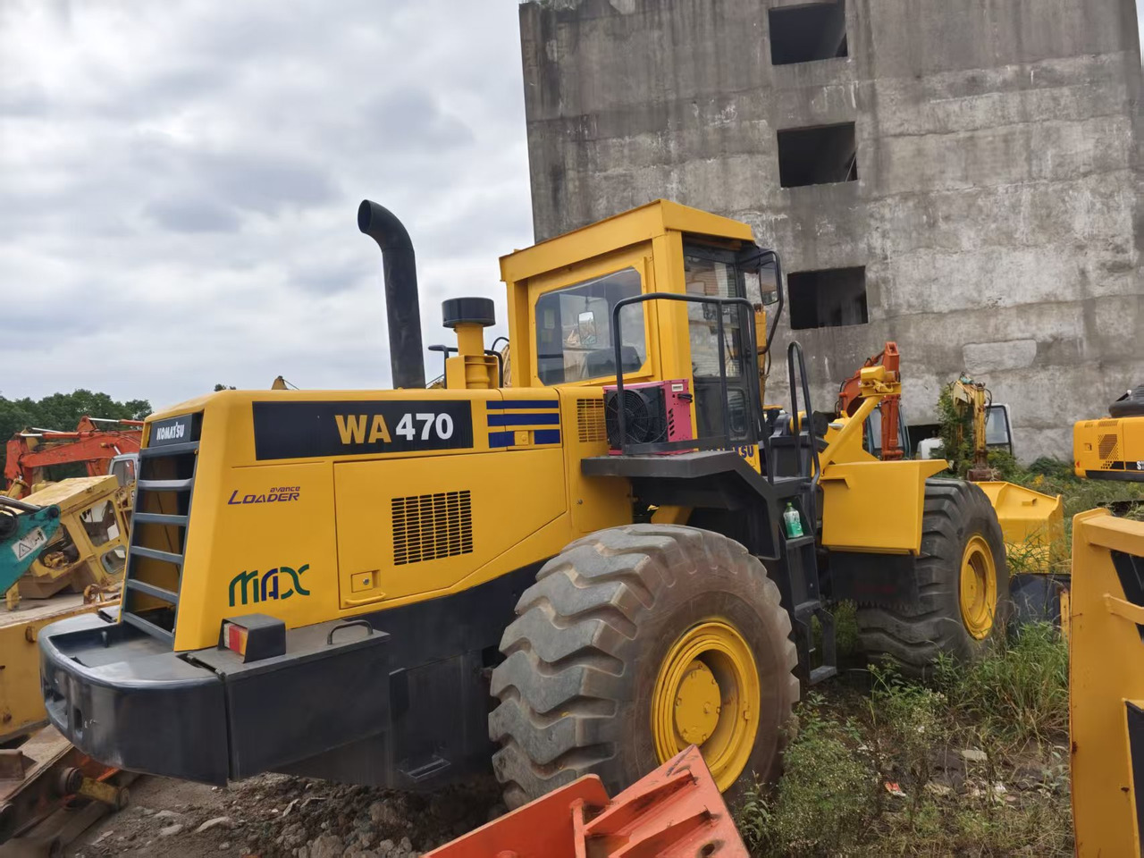 KOMATSU WA470 - Máy xúc lật bánh lốp: hình 2 KOMATSU WA470 - Máy xúc lật bánh lốp: hình 2