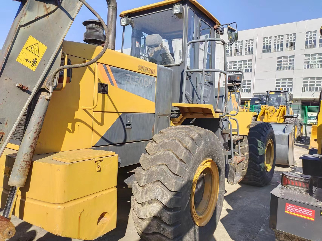 LIUGONG ZL50CN - Máy xúc lật bánh lốp: hình 2 LIUGONG ZL50CN - Máy xúc lật bánh lốp: hình 2