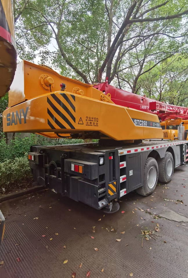 SANY STC250 - Cẩu bánh lốp: hình 5 SANY STC250 - Cẩu bánh lốp: hình 5