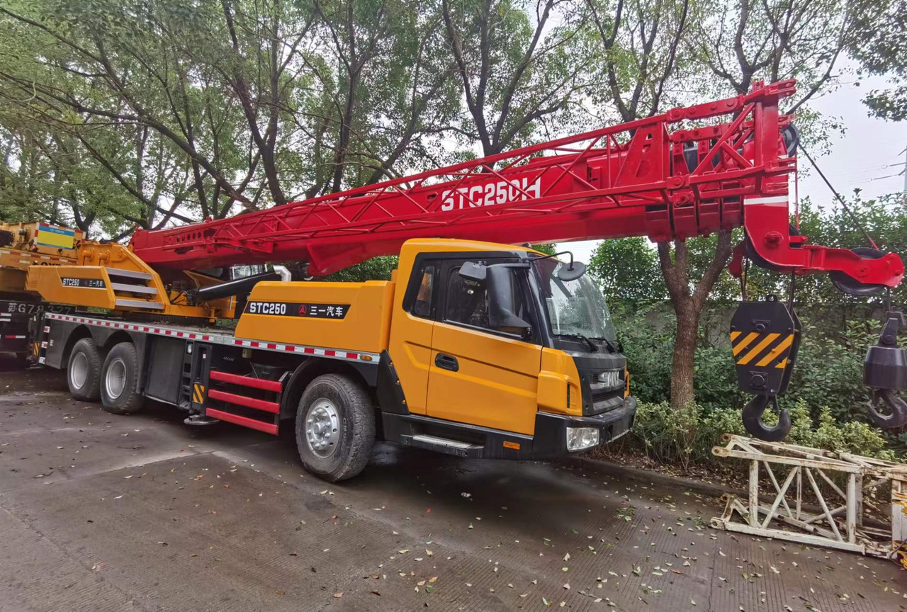 SANY STC250 - Cẩu bánh lốp: hình 1 SANY STC250 - Cẩu bánh lốp: hình 1