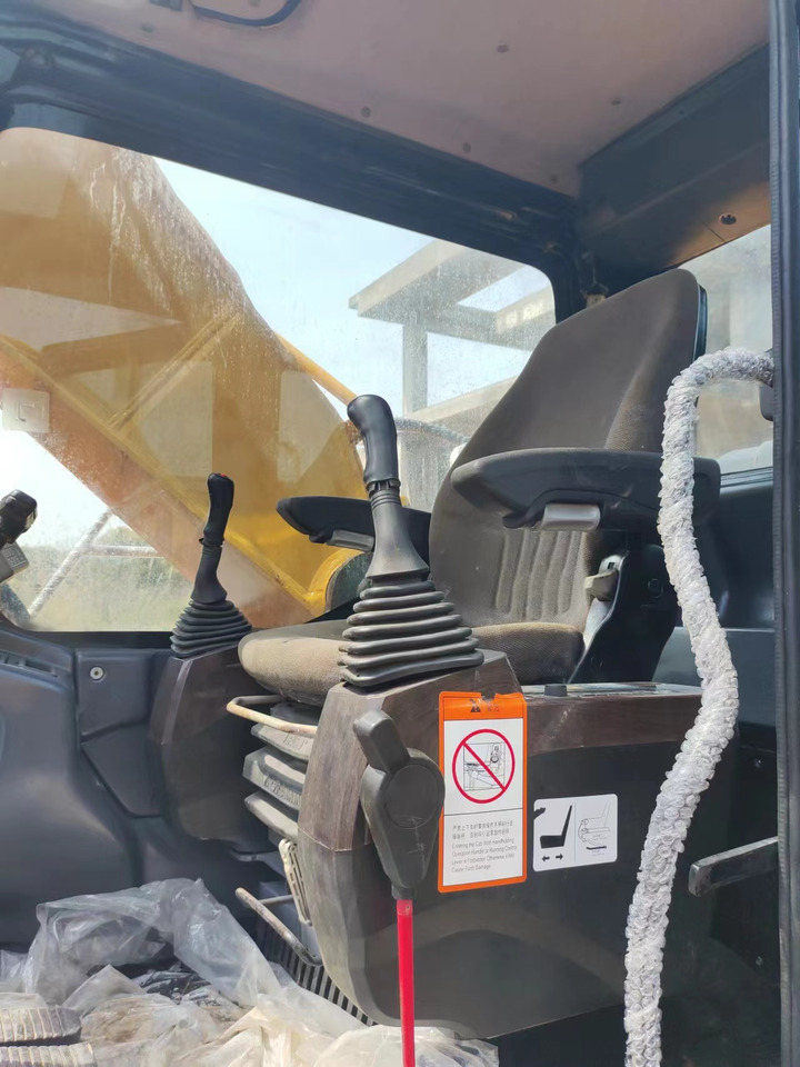 SANY SY215C - Máy xúc bánh xích: hình 3 SANY SY215C - Máy xúc bánh xích: hình 3