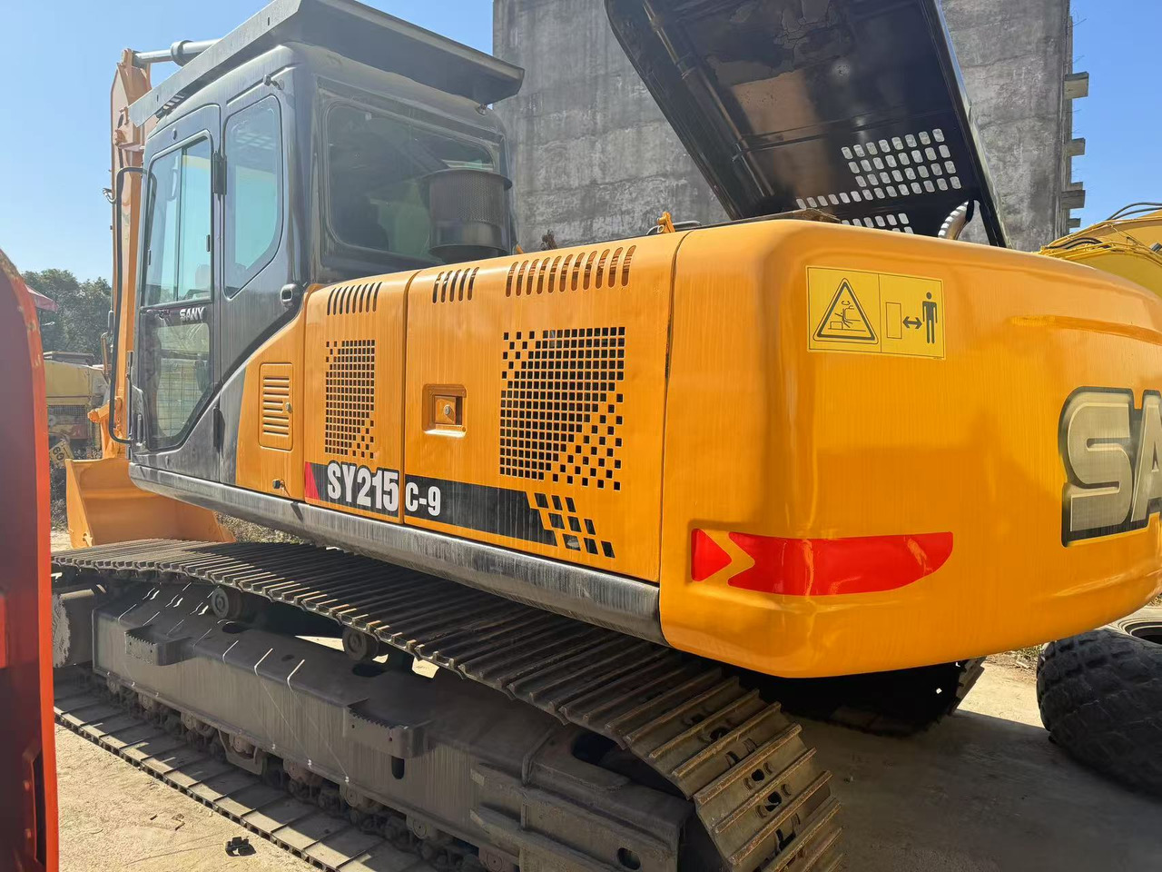 SANY SY215C - Máy xúc bánh xích: hình 2 SANY SY215C - Máy xúc bánh xích: hình 2