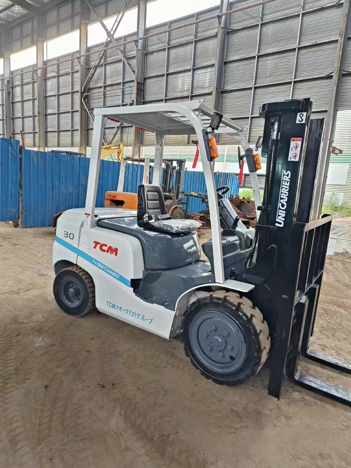 TCM FD30 - Xe nâng diesel: hình 1 TCM FD30 - Xe nâng diesel: hình 1