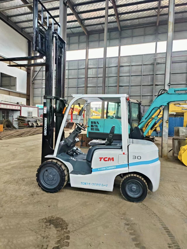 TCM FD30 - Xe nâng diesel: hình 2 TCM FD30 - Xe nâng diesel: hình 2
