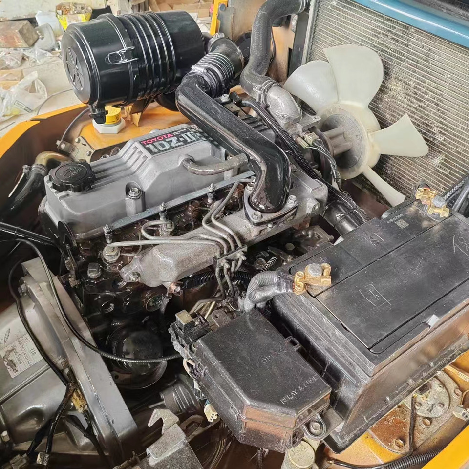 TOYOTA FD30 - Xe nâng diesel: hình 5 TOYOTA FD30 - Xe nâng diesel: hình 5