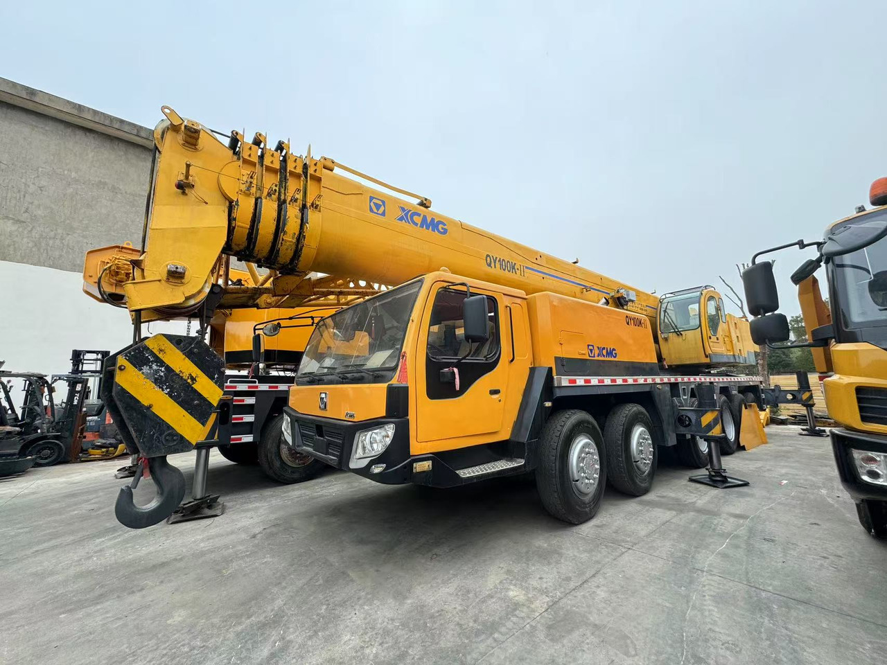 XCMG QY100K 100tons QY100K-2 - Cẩu bánh lốp: hình 1 XCMG QY100K 100tons QY100K-2 - Cẩu bánh lốp: hình 1