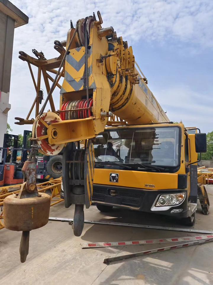 XCMG QY100K - Cẩu bánh lốp: hình 5 XCMG QY100K - Cẩu bánh lốp: hình 5