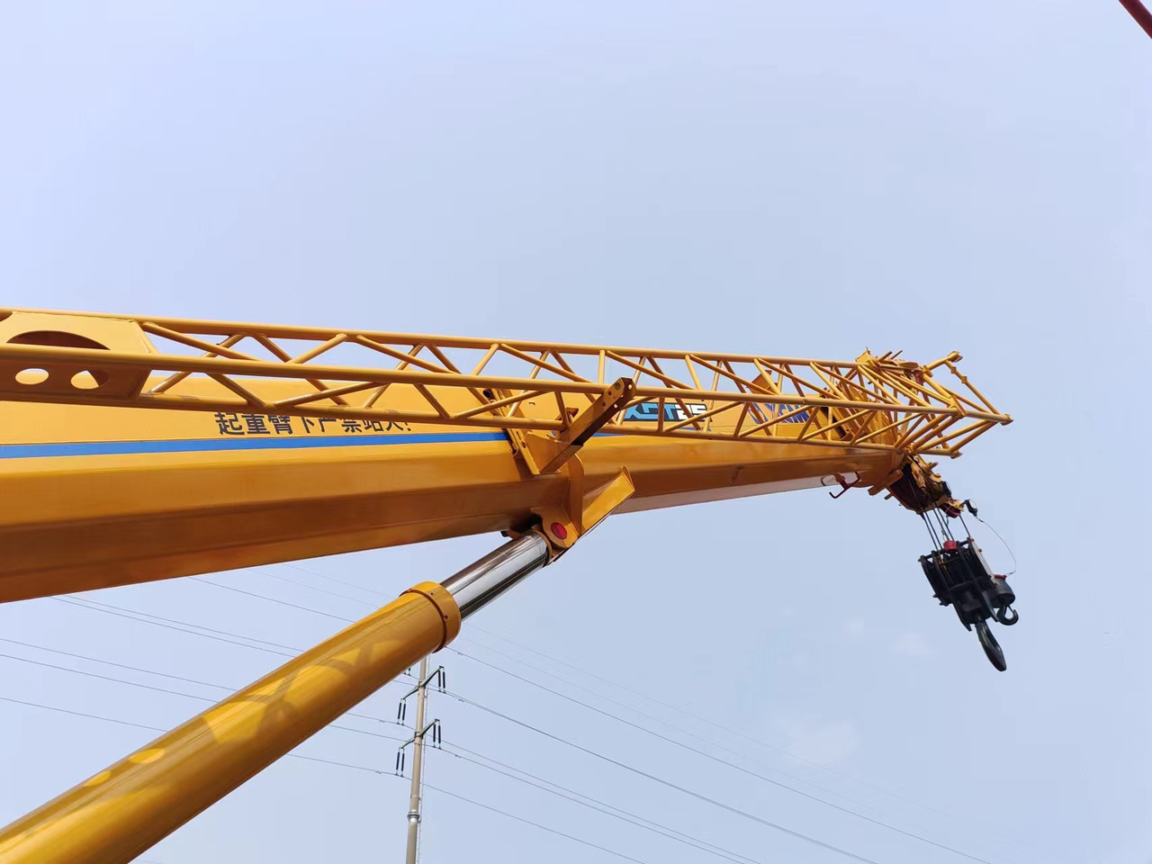 XCMG QY25K - Cẩu bánh lốp: hình 5 XCMG QY25K - Cẩu bánh lốp: hình 5