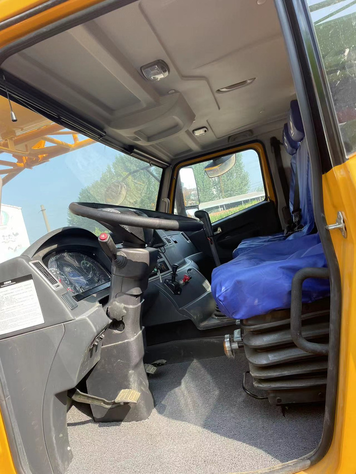 XCMG QY70K - Cẩu bánh lốp: hình 5 XCMG QY70K - Cẩu bánh lốp: hình 5