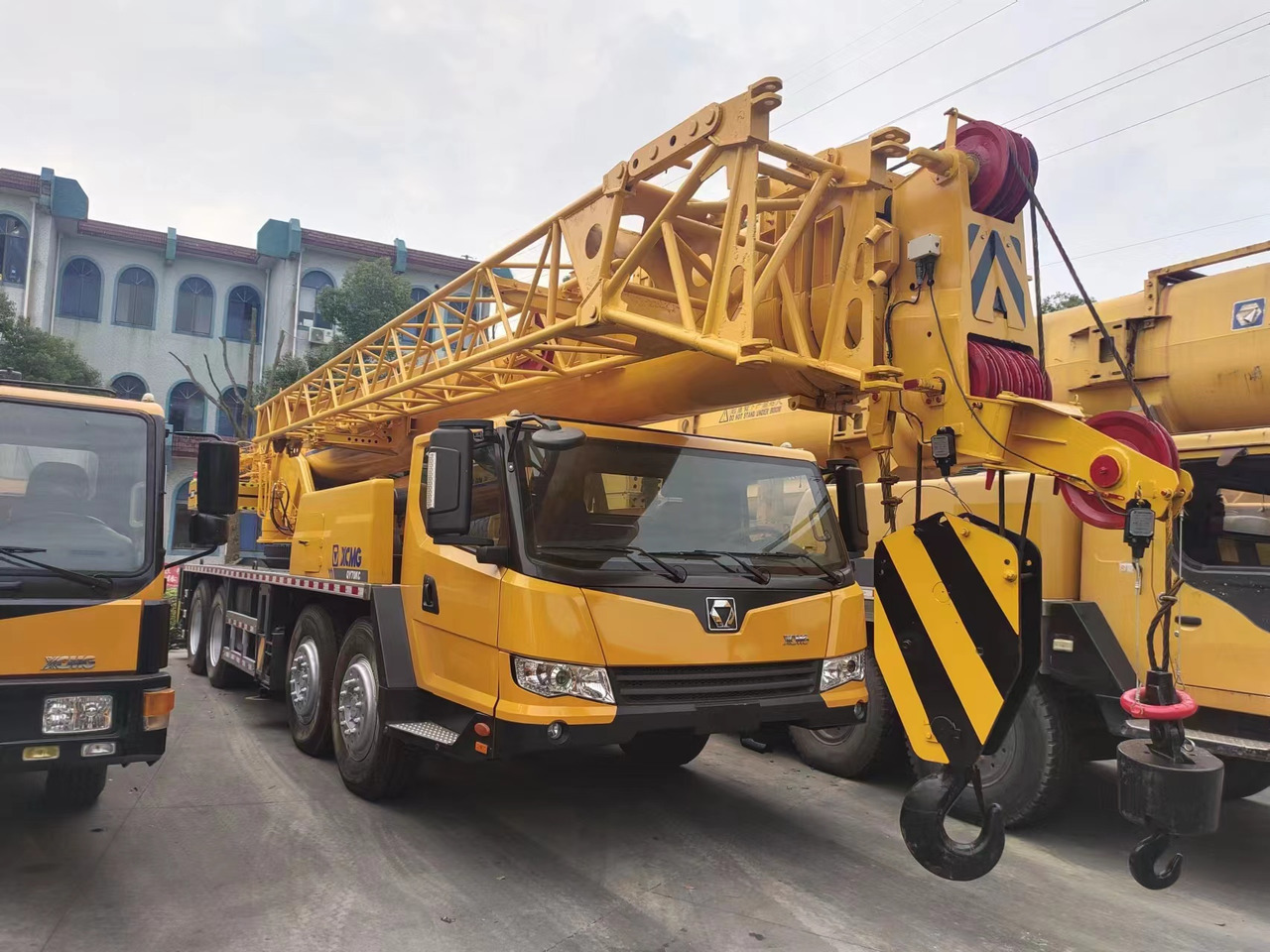 XCMG QY70K - Cẩu bánh lốp: hình 1 XCMG QY70K - Cẩu bánh lốp: hình 1
