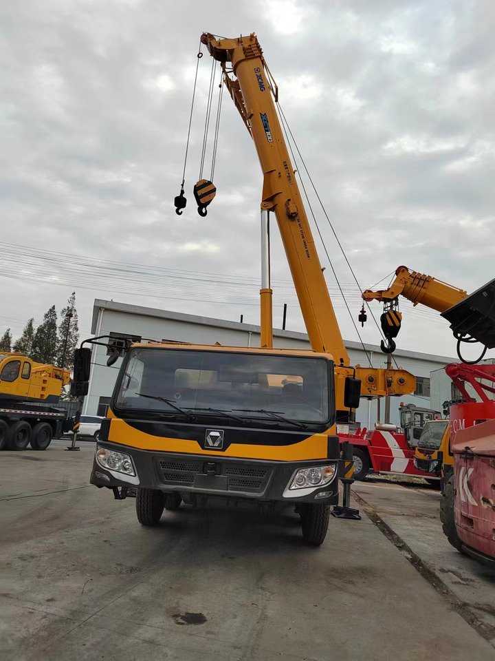 XCMG QY70K good condition QY25K QY50K QY100K QY130K China brand mobile crane - Cẩu bánh lốp: hình 2 XCMG QY70K good condition QY25K QY50K QY100K QY130K China brand mobile crane - Cẩu bánh lốp: hình 2