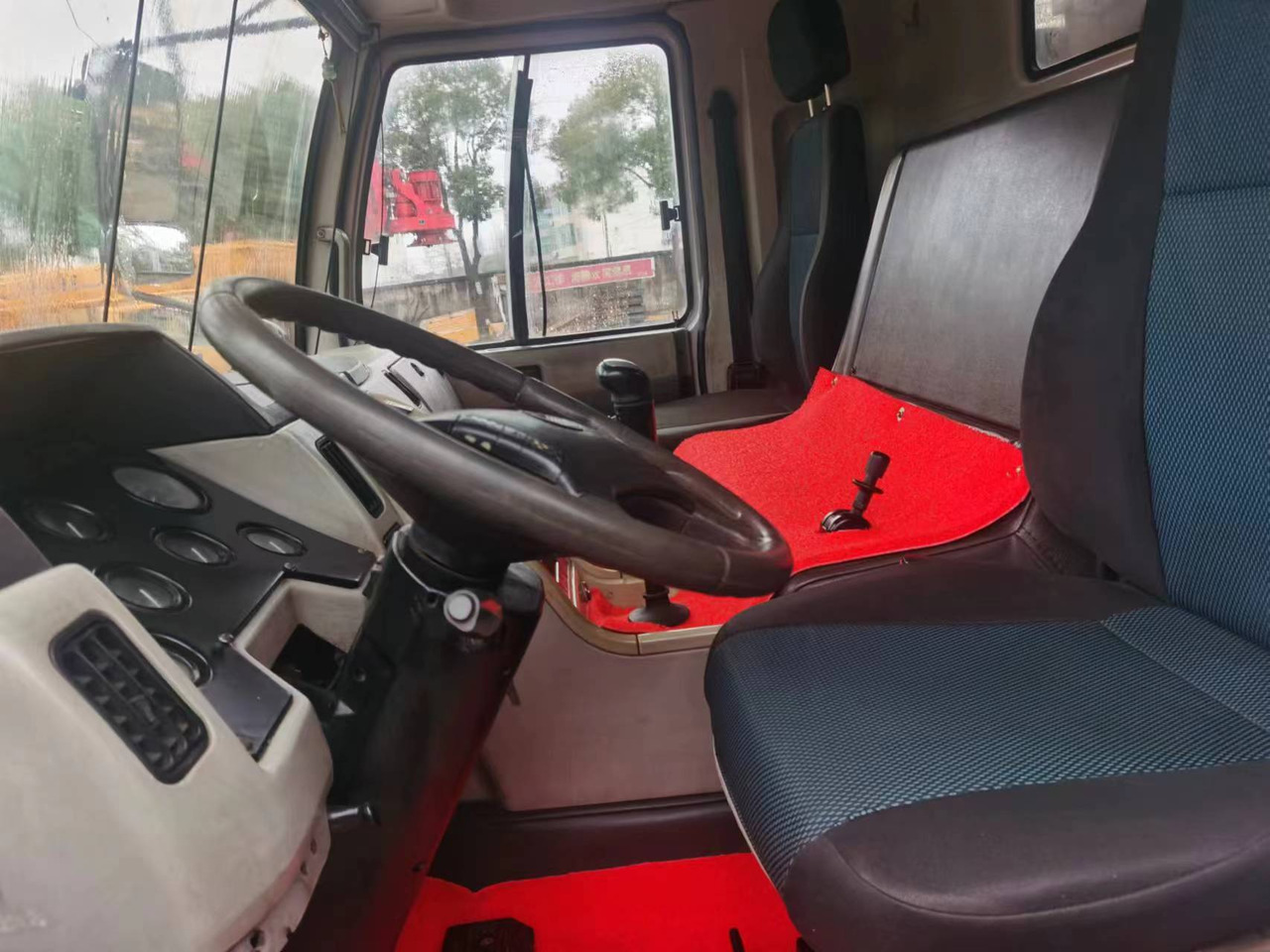 ZOOMLION ZTC251V - Cẩu bánh lốp: hình 3 ZOOMLION ZTC251V - Cẩu bánh lốp: hình 3