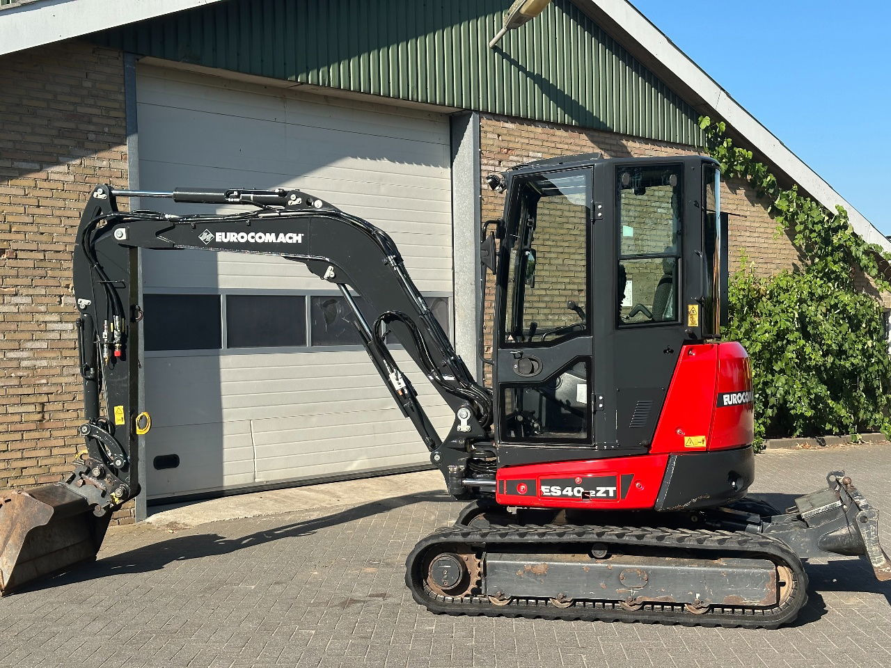 Eurocomach ES40.2ZT - Máy xúc mini: hình 3 Eurocomach ES40.2ZT - Máy xúc mini: hình 3