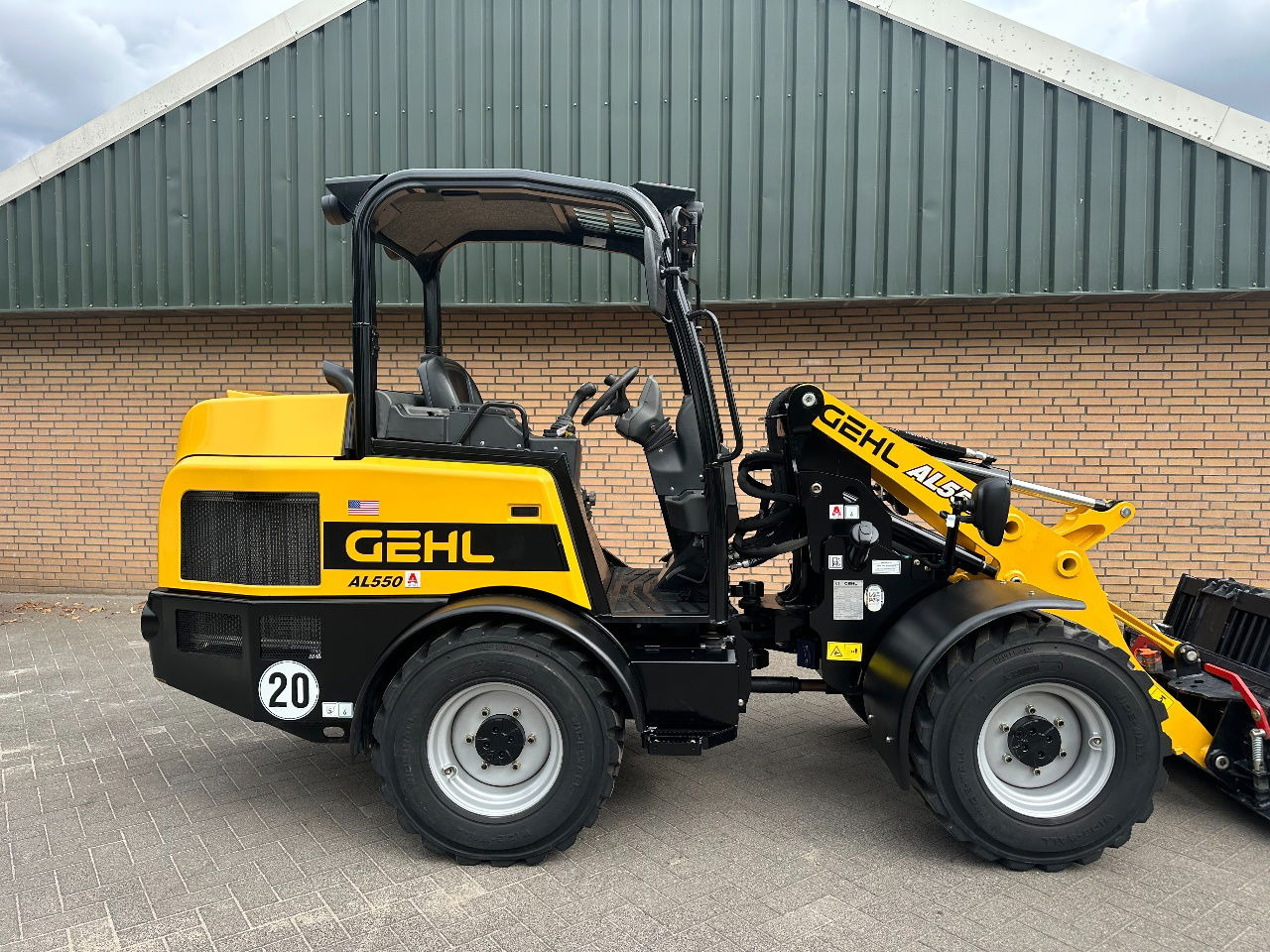 Gehl AL550 - Máy xúc lật bánh lốp: hình 5 Gehl AL550 - Máy xúc lật bánh lốp: hình 5