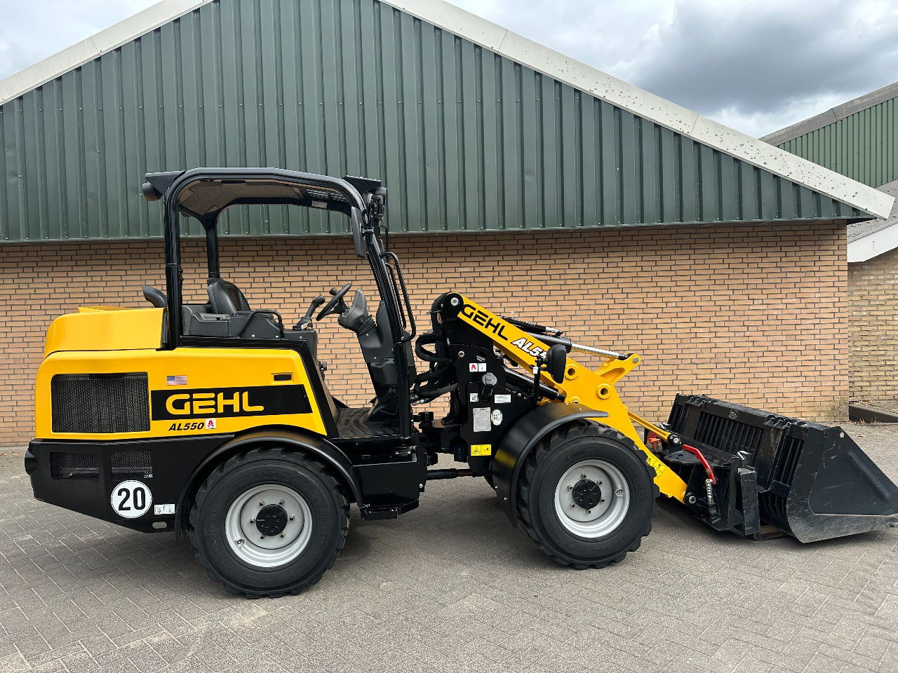 Gehl AL550 - Máy xúc lật bánh lốp: hình 3 Gehl AL550 - Máy xúc lật bánh lốp: hình 3