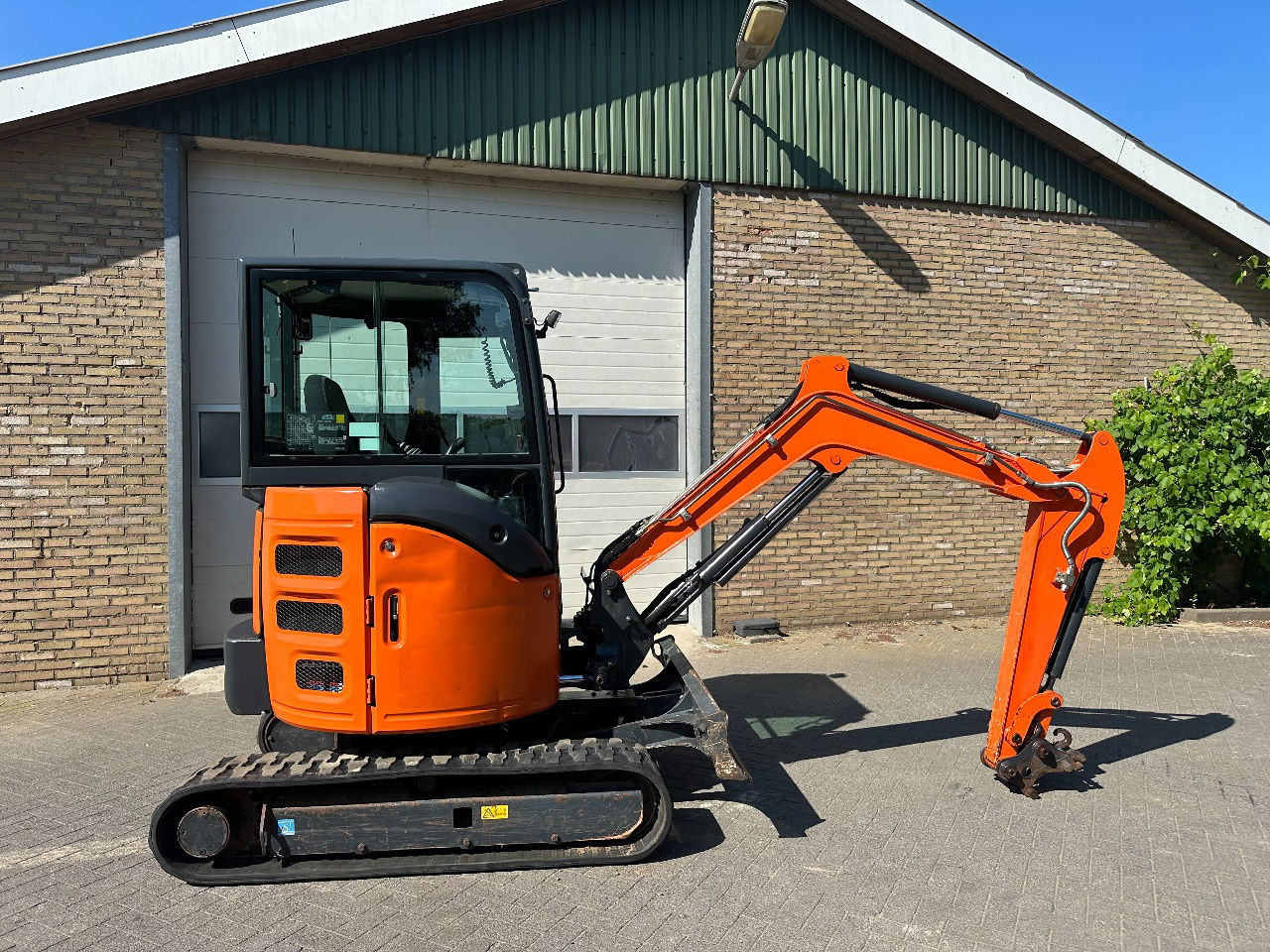 Hitachi ZX26U-6CR - Máy xúc mini: hình 5 Hitachi ZX26U-6CR - Máy xúc mini: hình 5